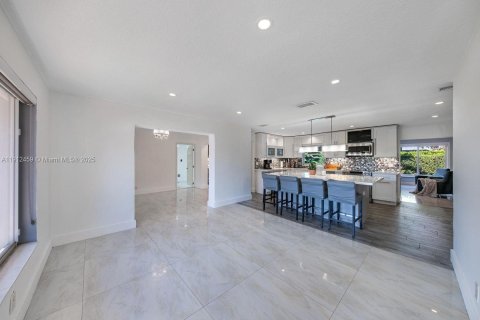 Casa en venta en Miami, Florida, 4 dormitorios, 164.9 m2 № 1969223 - foto 10