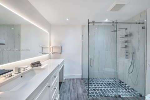 Casa en venta en Miami, Florida, 4 dormitorios, 164.9 m2 № 1969223 - foto 16