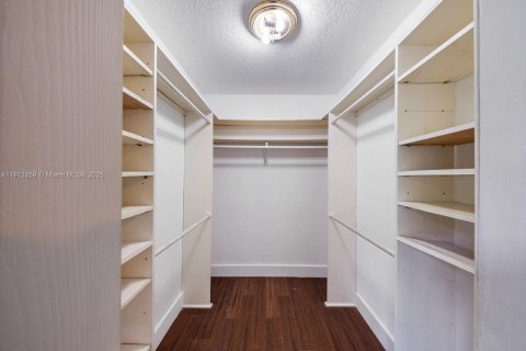 Casa en venta en Miami, Florida, 4 dormitorios, 164.9 m2 № 1969223 - foto 17