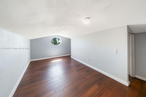 Casa en venta en Miami, Florida, 4 dormitorios, 164.9 m2 № 1969223 - foto 22