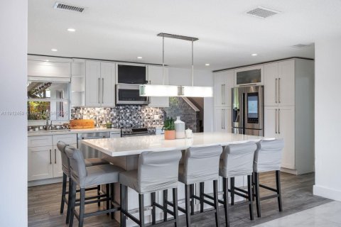 Casa en venta en Miami, Florida, 4 dormitorios, 164.9 m2 № 1969223 - foto 5