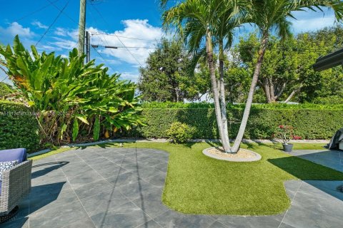Casa en venta en Miami, Florida, 4 dormitorios, 164.9 m2 № 1969223 - foto 27