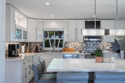 Casa en venta en Miami, Florida, 4 dormitorios, 164.9 m2 № 1969223 - foto 9