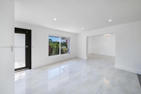 Casa en venta en Miami, Florida, 4 dormitorios, 164.9 m2 № 1969223 - foto 6