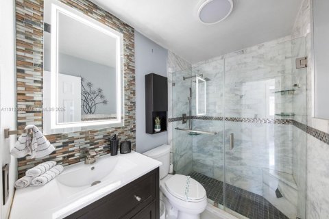 Casa en venta en Miami, Florida, 4 dormitorios, 164.9 m2 № 1969223 - foto 21
