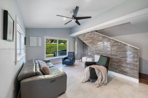 Casa en venta en Miami, Florida, 4 dormitorios, 164.9 m2 № 1969223 - foto 11