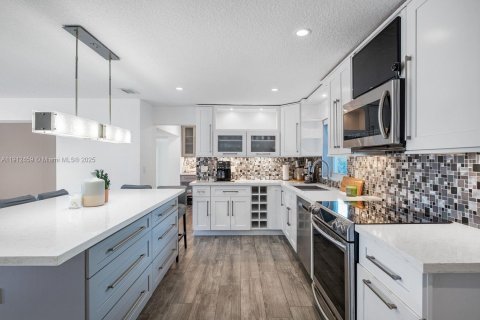 Casa en venta en Miami, Florida, 4 dormitorios, 164.9 m2 № 1969223 - foto 3