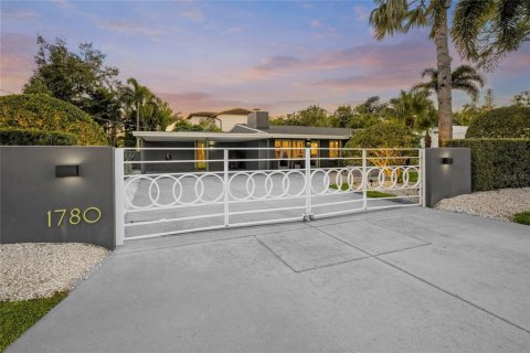 House in Sarasota, Florida 3 bedrooms, 148.18 sq.m. № 2148456