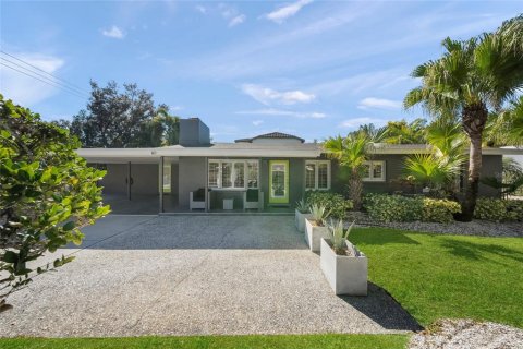 House in Sarasota, Florida 3 bedrooms, 148.18 sq.m. № 2148456 - photo 8