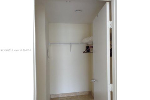 Copropriété à louer à Miami, Floride: 2 chambres, 127.09 m2 № 1856876 - photo 4
