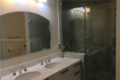 Copropriété à louer à Miami, Floride: 2 chambres, 127.09 m2 № 1856876 - photo 6