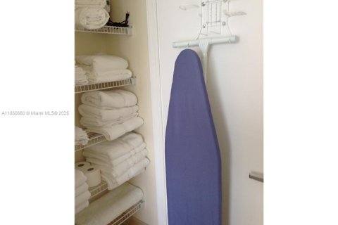 Copropriété à louer à Miami, Floride: 2 chambres, 127.09 m2 № 1856876 - photo 7