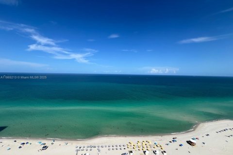 Condominio en alquiler en Miami Beach, Florida, 2 dormitorios, 130.06 m2 № 1927442 - foto 1