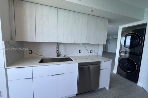 Condominio en alquiler en Miami Beach, Florida, 2 dormitorios, 130.06 m2 № 1927442 - foto 12