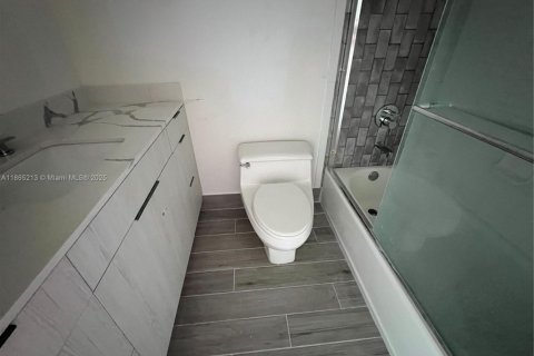 Condominio en alquiler en Miami Beach, Florida, 2 dormitorios, 130.06 m2 № 1927442 - foto 22