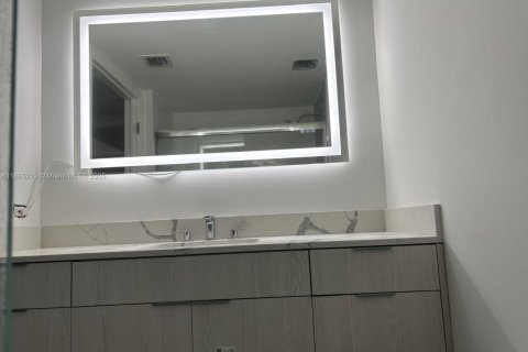 Condominio en alquiler en Miami Beach, Florida, 2 dormitorios, 130.06 m2 № 1927442 - foto 19