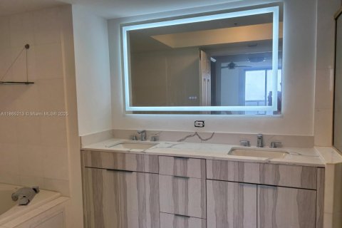 Condominio en alquiler en Miami Beach, Florida, 2 dormitorios, 130.06 m2 № 1927442 - foto 18