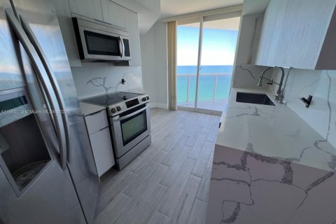 Condominio en alquiler en Miami Beach, Florida, 2 dormitorios, 130.06 m2 № 1927442 - foto 13
