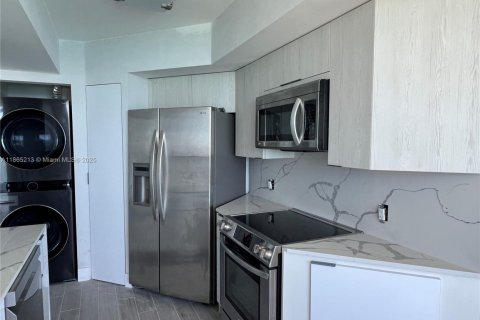 Condominio en alquiler en Miami Beach, Florida, 2 dormitorios, 130.06 m2 № 1927442 - foto 11
