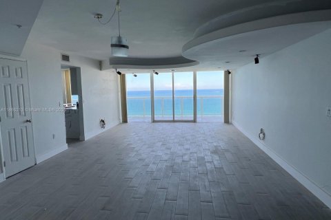 Condominio en alquiler en Miami Beach, Florida, 2 dormitorios, 130.06 m2 № 1927442 - foto 8