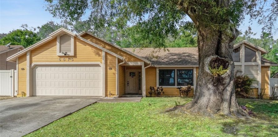 House in Orlando, Florida 3 bedrooms, 192.87 sq.m. № 2166298