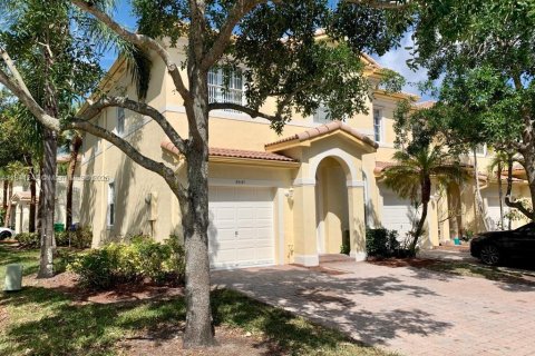 Adosado en alquiler en Miramar, Florida, 4 dormitorios, 168.62 m2 № 1832234 - foto 1