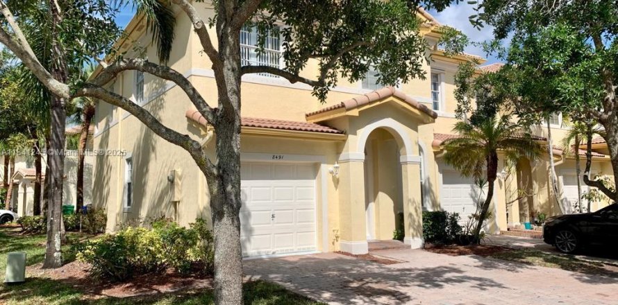 Touwnhouse à Miramar, Floride 4 chambres, 168.62 m2 № 1832234