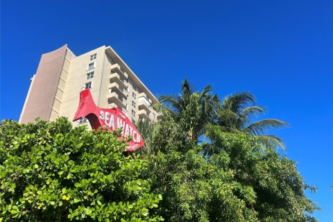 Condominio en venta en Lauderdale-by-the-Sea, Florida, 1 dormitorio, 55.74 m2 № 1005317 - foto 1