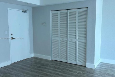 Купить кондоминиум в Норт-Бей-Виллидж, Флорида 1 спальня, 76.64м2, № 2003504 - фото 10