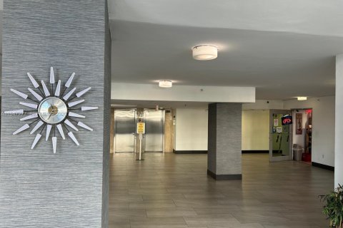 Кондоминиум с 1 спальней в Норт-Бей-Виллидж, Флорида № 2003504