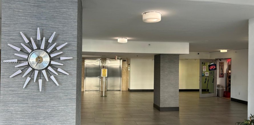 Кондоминиум с 1 спальней в Норт-Бей-Виллидж, Флорида № 2003504