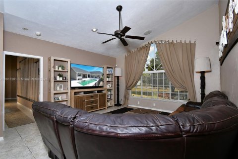 House in Lehigh Acres, Florida 4 bedrooms № 1772483 - photo 30