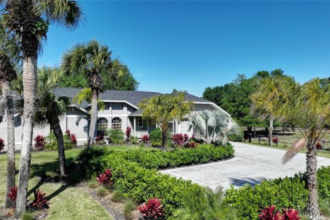 House in Lehigh Acres, Florida 4 bedrooms № 1772483 - photo 6