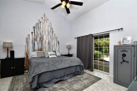 House in Lehigh Acres, Florida 4 bedrooms № 1772483 - photo 14