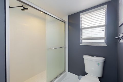 Condo in Lake Worth, Florida, 2 bedrooms № 2181925 - photo 7