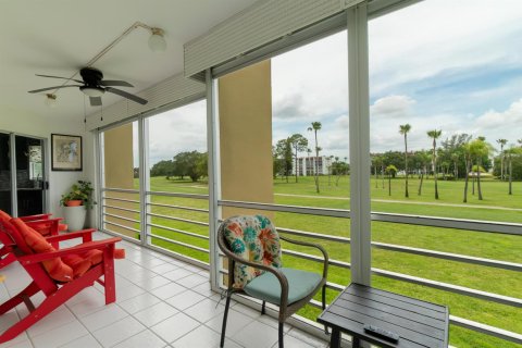 Condo in Lake Worth, Florida, 2 bedrooms № 2181925 - photo 25