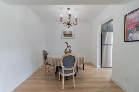 Condo in Lake Worth, Florida, 2 bedrooms № 2181925 - photo 18