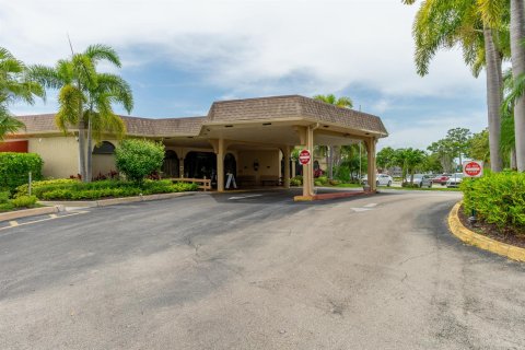 Condo in Lake Worth, Florida, 2 bedrooms № 2181925 - photo 29