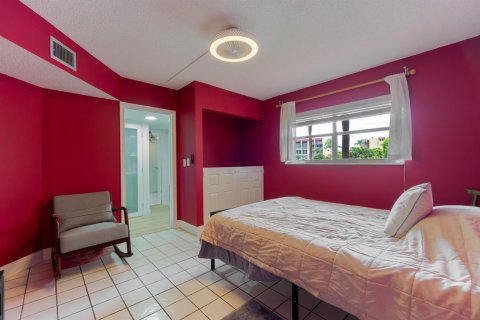 Condo in Lake Worth, Florida, 2 bedrooms № 2181925 - photo 5