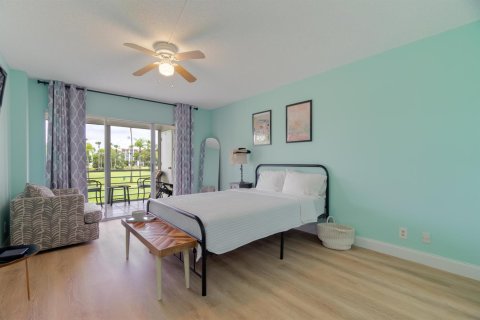 Condo in Lake Worth, Florida, 2 bedrooms № 2181925 - photo 12