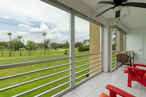 Condo in Lake Worth, Florida, 2 bedrooms № 2181925 - photo 22
