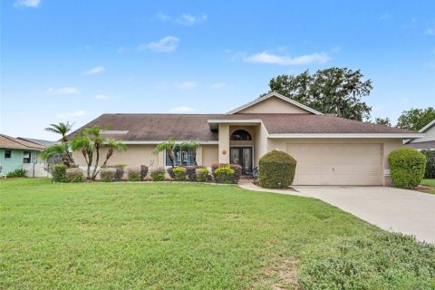House in Winter Haven, Florida 3 bedrooms, 176.33 sq.m. № 2230656