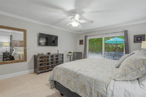 House in Palmetto Bay, Florida 4 bedrooms, 282.33 sq.m. № 2391910 - photo 19