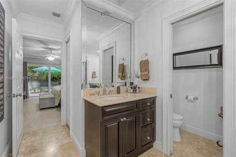 House in Palmetto Bay, Florida 4 bedrooms, 282.33 sq.m. № 2391910 - photo 23