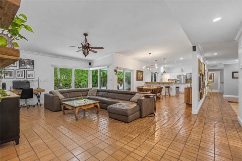 House in Palmetto Bay, Florida 4 bedrooms, 282.33 sq.m. № 2391910 - photo 16