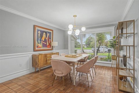 House in Palmetto Bay, Florida 4 bedrooms, 282.33 sq.m. № 2391910 - photo 7
