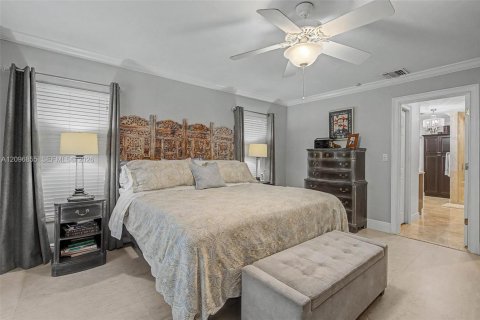 House in Palmetto Bay, Florida 4 bedrooms, 282.33 sq.m. № 2391910 - photo 18