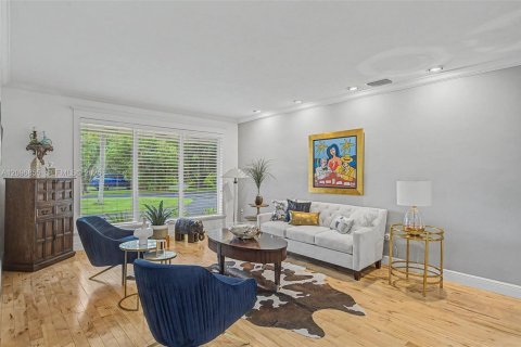 House in Palmetto Bay, Florida 4 bedrooms, 282.33 sq.m. № 2391910 - photo 4