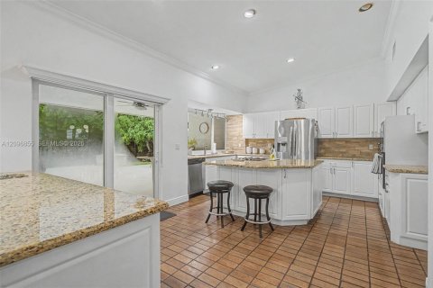 House in Palmetto Bay, Florida 4 bedrooms, 282.33 sq.m. № 2391910 - photo 9
