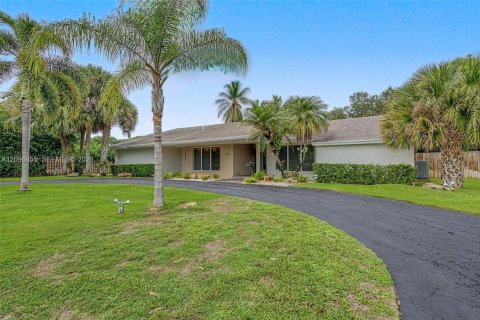 House in Palmetto Bay, Florida 4 bedrooms, 282.33 sq.m. № 2391910